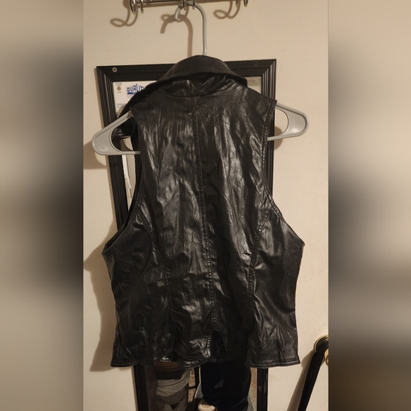 Sleek Black Leather Vest for Women - Picture 2 of 3